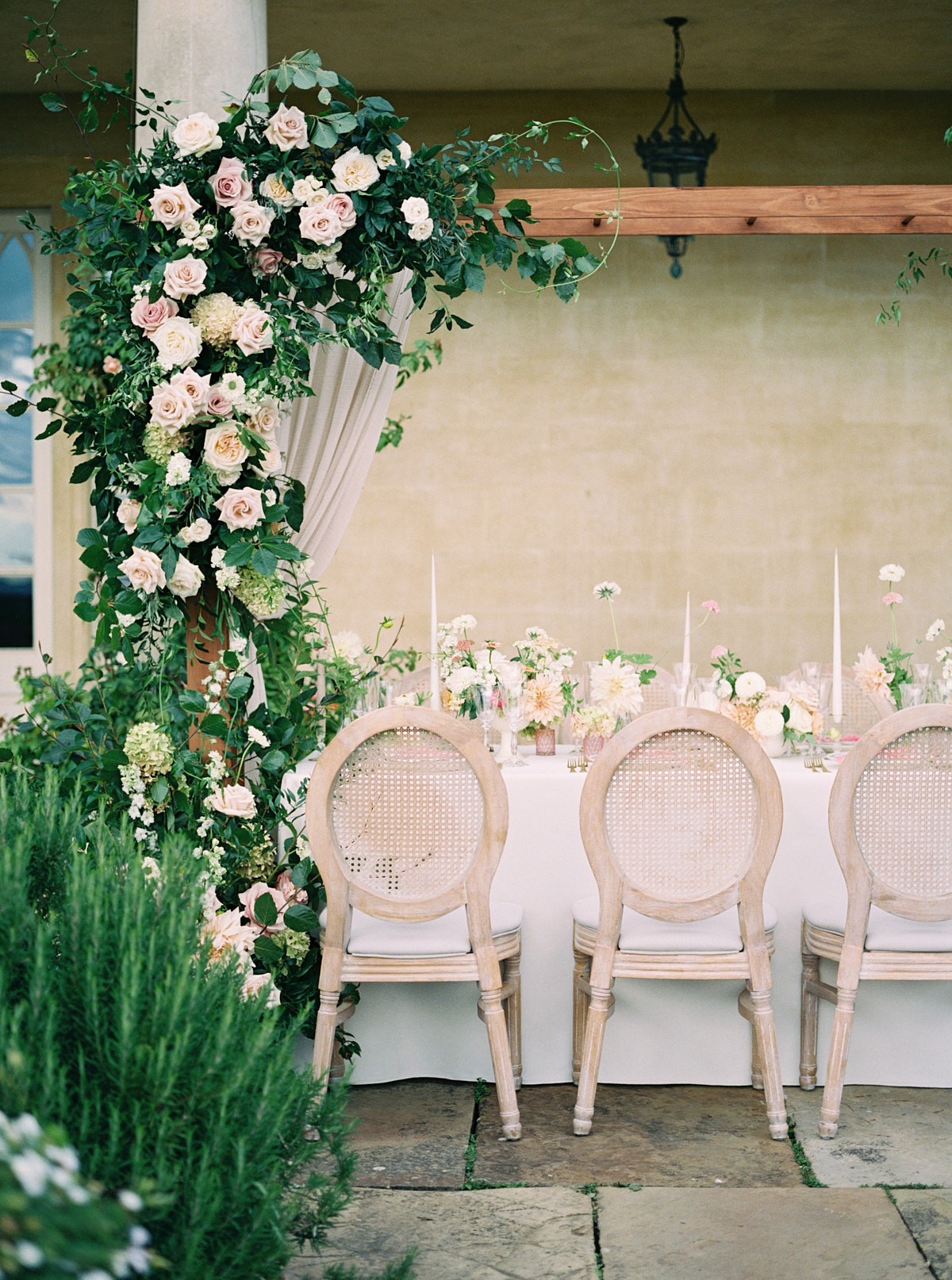 romantic and elegant wedding table decoration