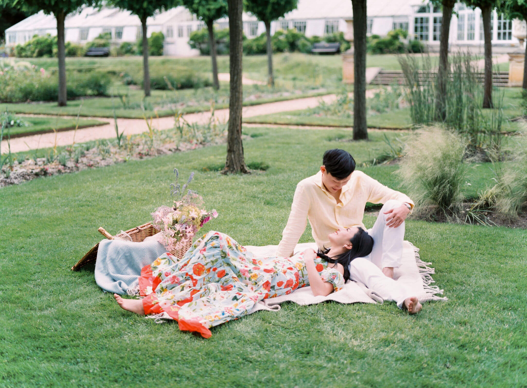 romantic chiswick house and gardens engagement shoot, couple sitting on the picnic blanket